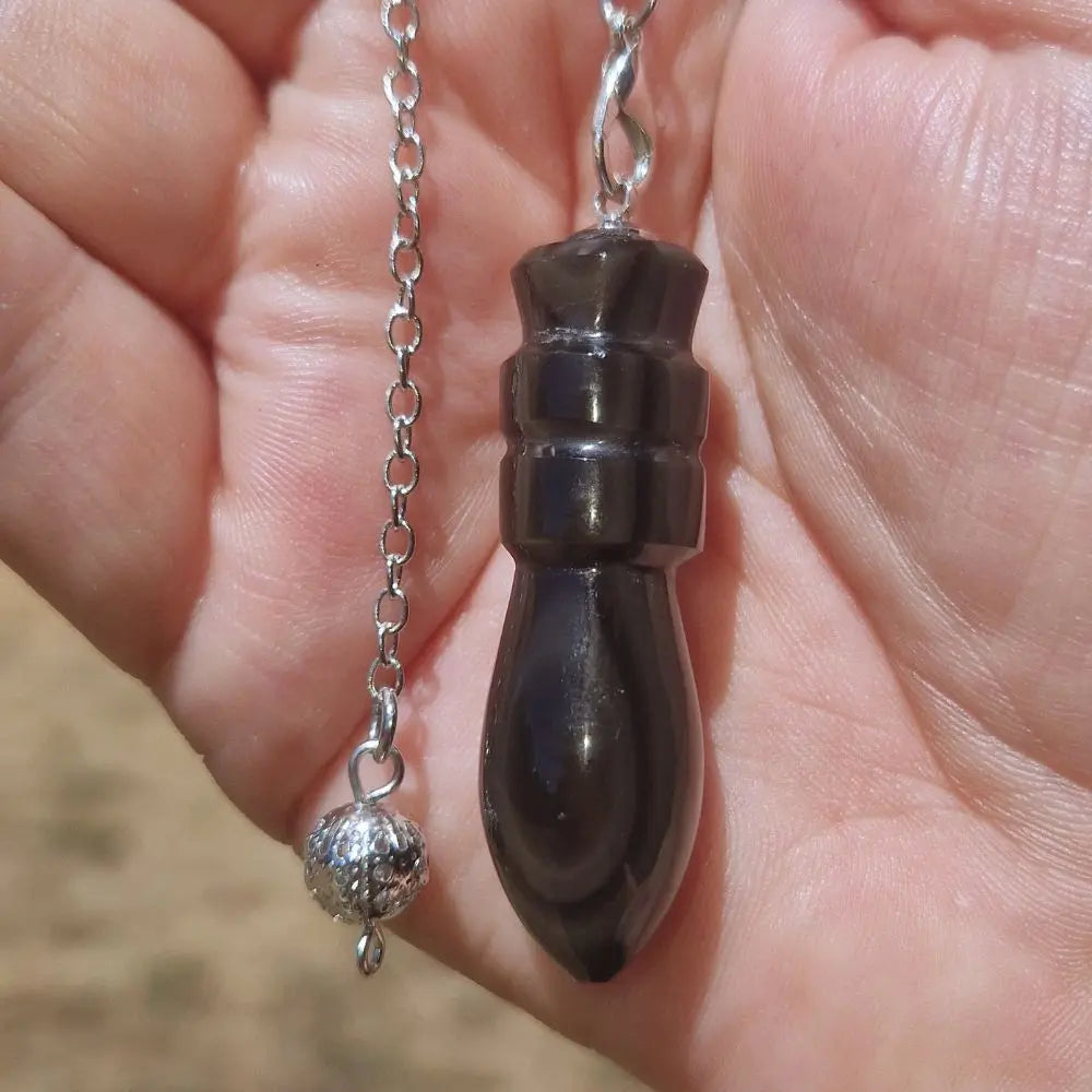 Pendule égyptien en obsidienne œil céleste révélant ses reflets