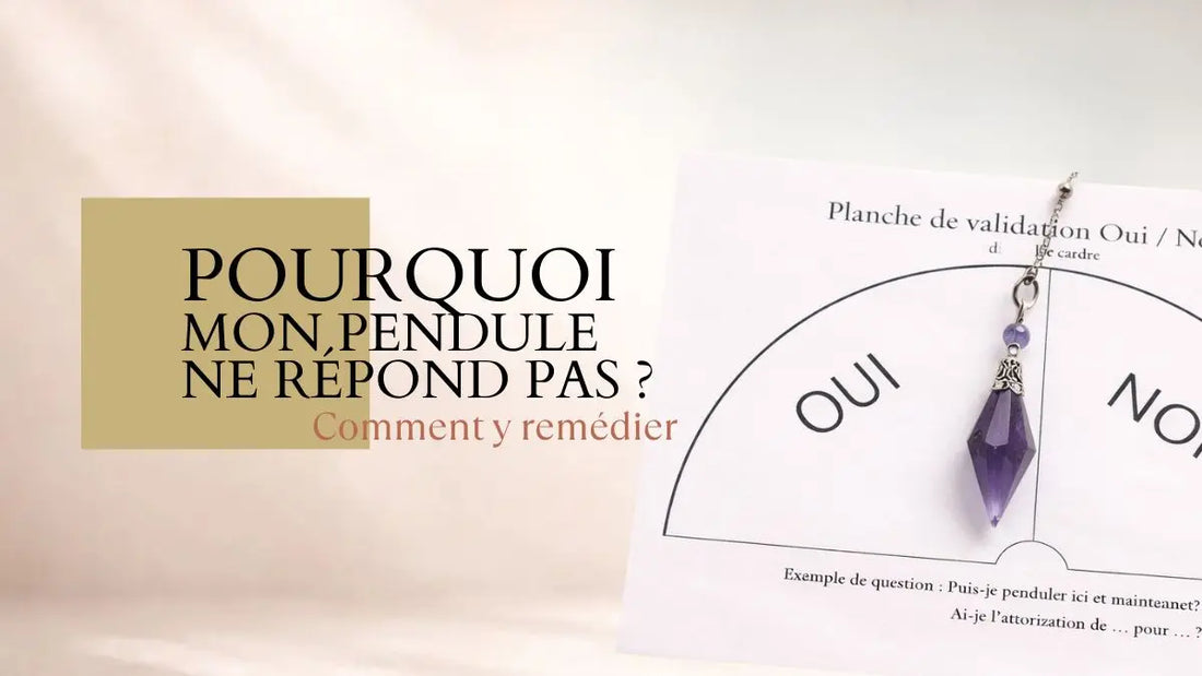 Pendule améthyste posé sur une planche de validation oui non dans une ambiance douce et neutre