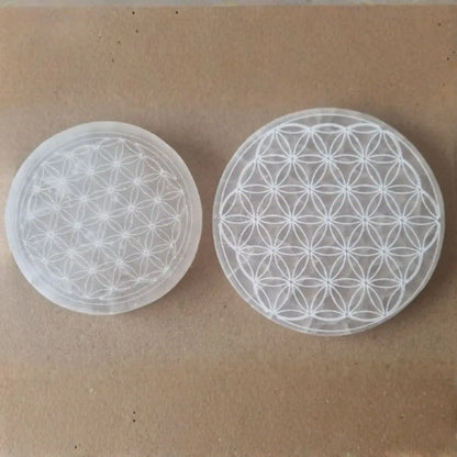 Fleur de vie en sélénite en plaque de 10  ou 12 cm de diamètre pour purifier et recharger vos pierres et pendules