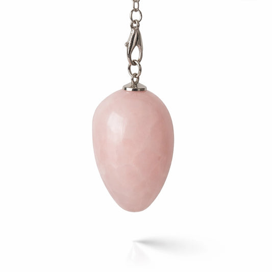 Pendule forme œuf en quartz rose pour divination sensible et douce