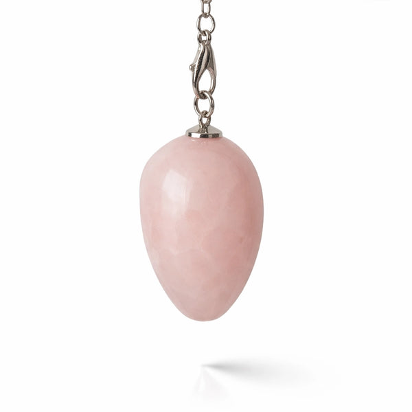 Pendule forme œuf en quartz rose pour divination sensible et douce