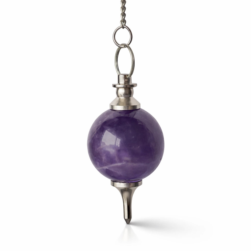 Pendule sephoroton en améthyste naturelle  violette sur fond blanc