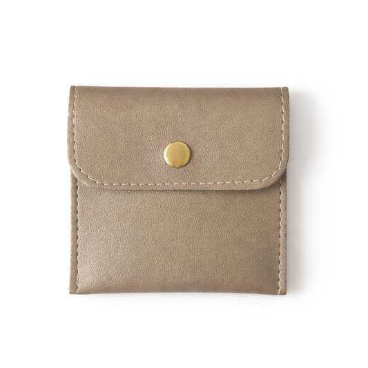 Pochette pour pendule carrée couleur beige en cuir PU 8x8 cm avec bouton pression