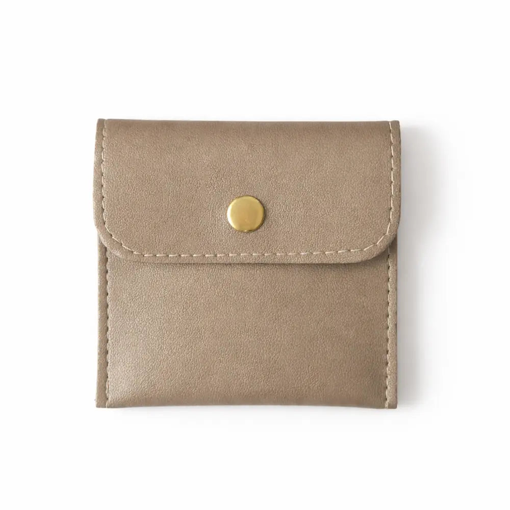 Pochette pour pendule carrée couleur beige en cuir PU 8x8 cm avec bouton pression